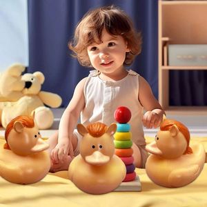 Mini canard jaune de la série Pony, jouet créatif en vinyle à presser pour la baignade et les jeux aquatiques à la plage, vente directe usine - Product Image 2