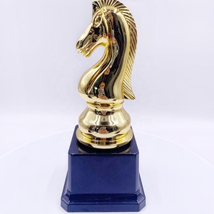 Adornos de trofeo de caballo dorado, adornos de ajedrez, muebles para el hogar de caballo de guerra - Product Image 4