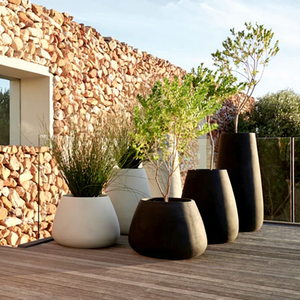 Pot de fleurs en fibre de verre enduit de PE moderne et durable avec couleur personnalisée, capacité de 1L, pour les présentoirs de fleurs dans les hôtels, les jardins et les patios - Product Image 1