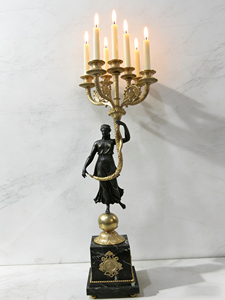 Décoration d'intérieur de luxe, style français antique, sculpture en bronze de la déesse de la victoire/de la chance, chandelier à 5 bras, porte-bougie orné - Product Image 2
