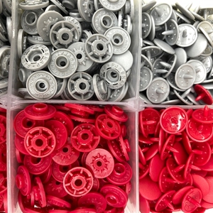 Biểu tượng tùy chỉnh <span class=keywords><strong>4</strong></span>-parts nhựa Snap Fastener Kit Vòng Nylon Snap Nút cho quần áo tùy chỉnh kích cỡ cho may mặc làm - Product Image 3