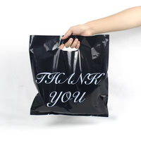Sacs en plastique personnalisés pour l'impression de vêtements professionnels, sacs d'emballage de remerciement avec poignée découpée