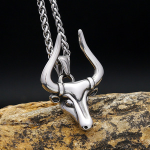 Collar con colgante de cabeza de toro de acero inoxidable yunique, accesorio de regalo de joyería de moda con forma de animal para hombre - Product Image 1