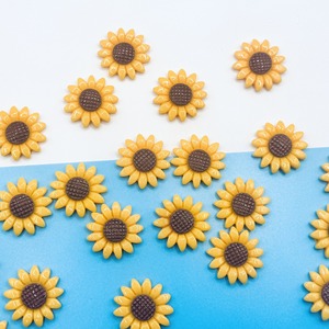 100 Piezas de Piedras Decorativas de Resina Hechas a Mano con Diseño de Girasol Amarillo Pintado, para Manualidades, Decoración de Jardín 3D, Scrapbooking, Lazos para Boda - Product Image 2