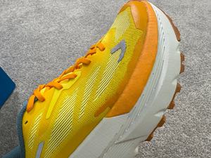 Une gamme complète de chaussures de sport et décontractées en tissu mesh respirant et confortable pour hommes et femmes, une marque très vendue - Product Image 3