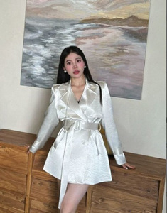 2025 printemps nouveau <span class=keywords><strong>trench</strong></span> <span class=keywords><strong>mi</strong></span>-<span class=keywords><strong>long</strong></span> en Satin anti-rides drapé pour les femmes célébrité tempérament taille contrôlée - Product Image 6