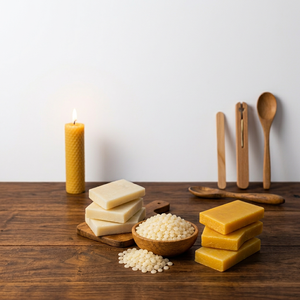 Pastillas de Cera de Abeja Amarilla Natural para Fabricación de Velas, Cosméticos, Bálsamo Labial, Jabón y Aplicaciones Industriales - Product Image 1