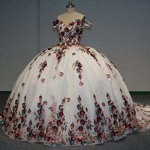 ชุดราตรีงาน Quinceanera รุ่น WC022 หรูหรา แบบเปิดไหล่ ประดับเลื่อมลายผีเสื้อ สีลูกกวาด ยาวกรอมพื้น - Product Image 5