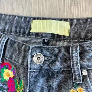 Custom pria mewah Y2K Streetwear Denim ketat celana pendek bordir bernapas tahan air Jorts dicetak pola rajutan - Product Image 4