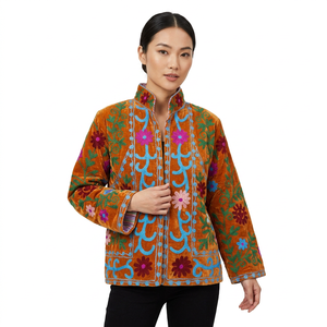 Chaqueta Acolchada Suzani de Invierno de la Mejor Calidad para Mujer, Ecológica, Transpirable, de Secado Rápido, 100% Algodón, Bordado Floral, Personalizable - Product Image 1