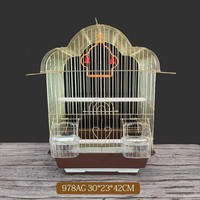 Cage d'élevage pour oiseaux en fer, surface peinte, forme carrée, fermeture à boucle, style moderne, plateau en plastique, emballée en boîte pour intérieur/extérieur