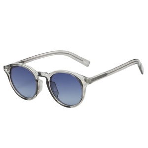 Gafas de Sol Polarizadas Personalizadas para Mujer, Lentes TAC UV400, Marco de PC Ligero, Diseño Cuadrado de Aro Completo, Cómodas para Usar en la Playa - Product Image 3