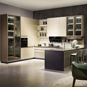 Armoires en verre de villa personnalisées en forme de U, armoire de cuisine moderne, armoire à vin en bois avec rangement - Product Image 1