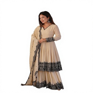 Conjunto de Salwar y Kurti Palazzo de Fiesta Étnico Indio al por Mayor, Estilo A-Line, Color Beige Nude, con Bordado Negro en Contraste y Kurti de Capas Acampanado - Product Image 1