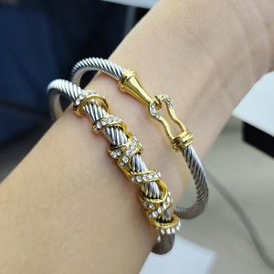 Descubre cada semana Spotify 2024, joyería de marca, joyería de diseñador, <span class=keywords><strong>pulsera</strong></span> de diseño de herradura dorada - Product Image 3