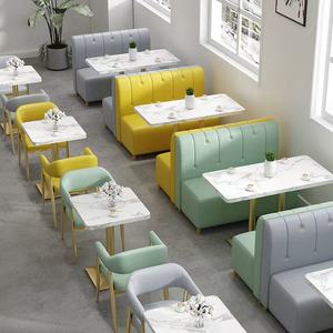 Conjunto de Muebles de Bar de Cuero Sintético Moderno - Asientos Elegantes para Bares y Cafeterías - Product Image 3