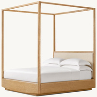 Lit plateforme élégant et minimaliste en chêne clair avec panneau lisse, cadre à baldaquin et base en plinthe encastrée pour chambre à coucher, personnalisable OEM
