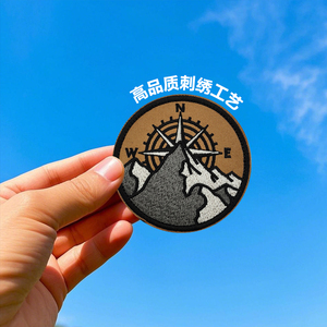 Patch in Tessuto Tattico Ricamato con Montagne Innevate e Bussola Rotonda per Borse, Abbigliamento, Giacche, Cappelli Fai-da-Te - Product Image 3