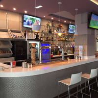 Comptoir de bar en surface solide écologique résistante à l'usure, finition métallique haut de gamme, design moderne pour restaurant, club, lounge