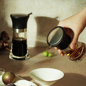 Mới Bán Buôn Nhà Bếp <span class=keywords><strong>Container</strong></span> Biểu Tượng Tùy Chỉnh Thiết Kế Cổ Điển Nắp Thép Không Gỉ Rõ Ràng Acrylic Dấm/Dầu Ô Liu Dispenser Set - Product Image 2