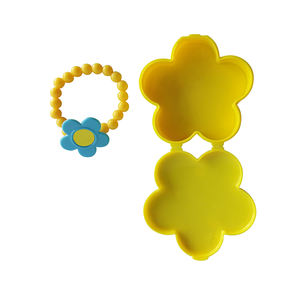 Caja en forma de pétalo con pulsera de cuentas y colgante de flores para niñas, juguetes promocionales de juegos de vestir con logotipo de patrón personalizado, promoción - Product Image 1