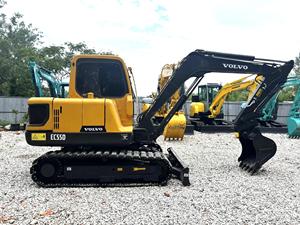 Mini-excavatrice sur chenilles d'occasion Volvo EC55 EC55D 5,5 tonnes, moteur certifié CE, engrenages multifonctions, vente d'occasion - Product Image 4