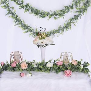 Guirnalda de Eucalipto Artificial Colgante, Planta Verde Resistente a los Rayos UV, Decoración para Arcos de Boda, Paredes, Interiores y Exteriores - Product Image 1