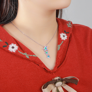 Lujoso Colgante de Plata de Ley 925 con Ópalo Estrella de Mar, Joyería con Iridiscentes y Superior Artesanía en Metal Costero - Product Image 1