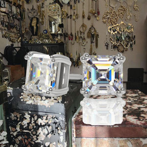 Pendientes Clásicos TISHYA DIAMOND con Certificado GRA, Plata de Ley 925, Chapados en Oro de 18k, Corte Asscher, Cuatro Garras, Moissanita - Product Image 3