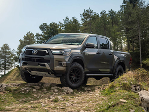 Camioneta <span class=keywords><strong>Toyota</strong></span> Hilux Arctic Trucks AT33 Versión Limitada Diésel Doble Cabina 4 Puertas 5 Asientos Vehículo Todoterreno Extremo Usado - Product Image 3