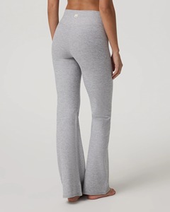 Ensemble de yoga recyclé deux pièces : Crop top col en V profond respirant et leggings évasés taille haute en coton élasthanne de couleur unie - Product Image 5