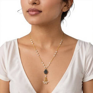 Collar personalizado chapado en rodio con colgante de mano Hamsa negra, cadena con borlas de perlas de agua dulce, amuleto de joyería, regalo para mujer - Product Image 1