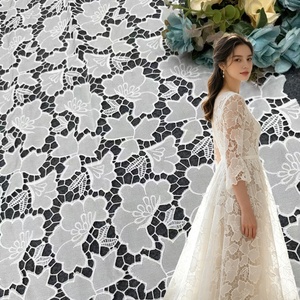 Tissu en dentelle guipure blanche haut de gamme, broderie florale 3D, dentelle de mariée française au mètre pour robe de mariée et couture - Product Image 1