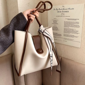 Bolsos de Mano y Bandolera de Piel Sintética para Mujer, con Cadenas y Cierre Abierto, para Uso Diario, Venta al Por Mayor - Product Image 4