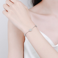 Joyería fina Cinco flores Trébol de cuatro hojas Micro incrustaciones Moissanite completo S925 Pulseras de la suerte de plata esterlina para fiesta de mujer