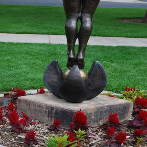 Sculpture <span class=keywords><strong>de</strong></span> femme nue en bronze poli avec impression en relief dansant dans le jardin <span class=keywords><strong>pour</strong></span> une utilisation en extérieur - Product Image 6