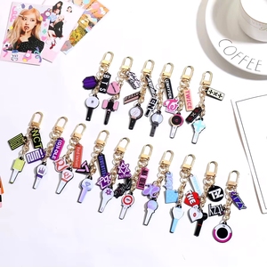 2026 케이팝 스트레이 키즈 트와이스 에이티즈 방탄소년단 잇지 PVC 패션 방수 라이트 스틱 키체인 - Product Image 1
