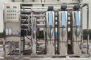 Petit équipement de traitement de l'eau d'usine eaux souterraines 2000L et système monophasé puits de rivière eau de pluie et eau de forage <span class=keywords><strong>RO</strong></span> ma - Product Image 2