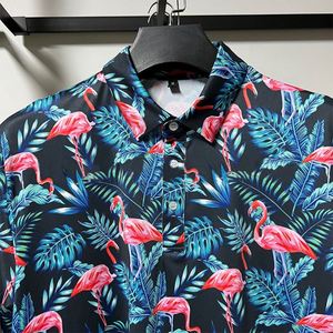 เสื้อโปโลผู้ชายลายฟลามิงโกแบบกำหนดเอง ผ้าไหมนม ระบายอากาศได้ดี แห้งเร็ว พิมพ์ลายดอกไม้ สำหรับเล่นกีฬากอล์ฟ - Product Image 3