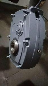 Caja de Engranajes Reductora de Eje Hueco con Brazo de Torque, Relación 15:1, con Buje y Brazo de Torque Estilo: TXT4, Buje: 2-7/16" - Product Image 6