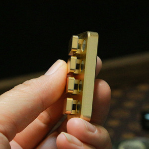 Fidget Spinner en métal doré EDC, modèle personnalisé, avec fonction de poussoir de carte, de bascule de cartes, de porte-monnaie, de anneaux et de métronome piano, pour enfants et adultes - Product Image 4