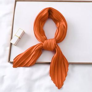 Écharpe pliante imprimée élégante de couleur unie pour femmes, accessoire de cou plissé, collection 2022, offre spéciale - Product Image 2