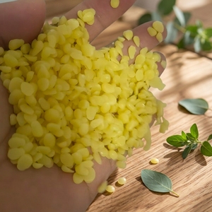 Pastilles de cire d'abeille dorée pour la fabrication de savon et les fournitures de bougies en gros - Product Image 3