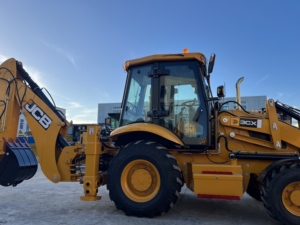 รถตักล้อยาง JCB 3CX ใหม่เอี่ยมพร้อมส่ง มีสายต่ออุปกรณ์เสริมสำหรับติดตั้งหัวเจาะ  เบาะนั่งแบบมีระบบกันสะเทือนเพื่อความสบาย พร้อมจัดส่ง - Product Image 1