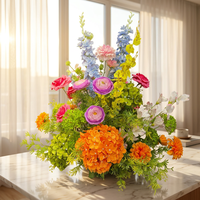 Arrangement de centre d'allée de luxe rose vif de haute qualité, plantes, guirlande de verdure, fleurs sauvages
