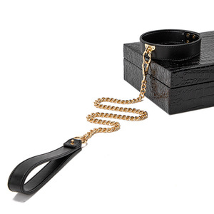 Ensemble de 8 pièces en cuir véritable de haute qualité : menottes, collier, fouet, <span class=keywords><strong>masque</strong></span> pour l'entraînement et la punition des adultes, jouets sexuels - Product Image 4