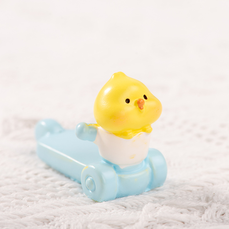 Scooter et poussin jaune