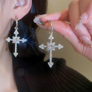 Pendientes de Lujo con Cruz, Plata 925, Cristal y Diamantes de Imitación, Engaste de Garra, Joyería Religiosa para Mujer, Ceremonia Cristiana - Product Image 3