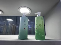 Bouteille de lotion cylindrique en PET mat de 500 ml avec logo personnalisé, fond surélevé, couleur dégradée, distributeur de shampoing vide en plastique avec pompe – Vente en gros