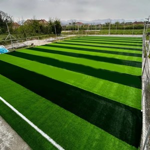 <span class=keywords><strong>Gazon</strong></span> synthétique PE vert de qualité supérieure du fabricant OEM GLC X1, 20 mm, imperméable, ignifuge, résistant aux UV - Product Image 2